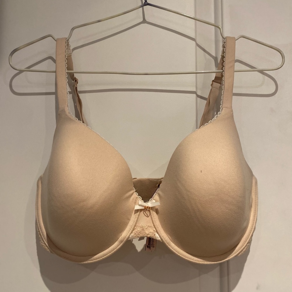 Victoria’s Secret Body by Victoria lightly lined perfect coverage bra 32DDD